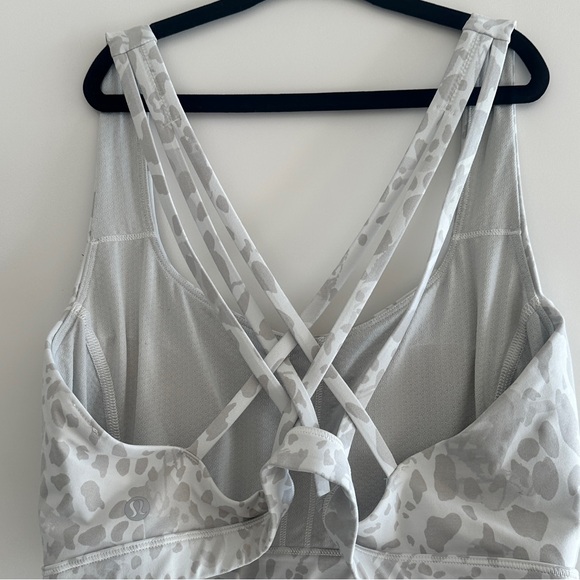 Lululemon matching cheetah set - Picture 4 of 7